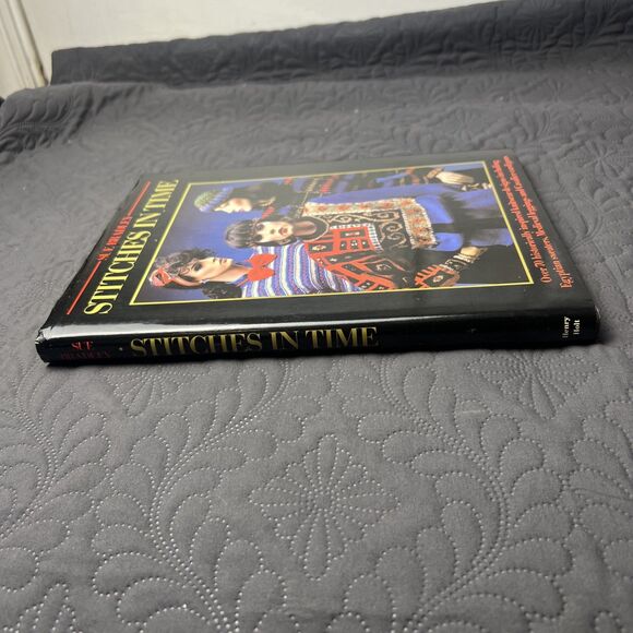 Stitches in Time: Over 70 historically-inspired knit by Bradley, Sue HB FPT 1986 - Picture 4 of 16